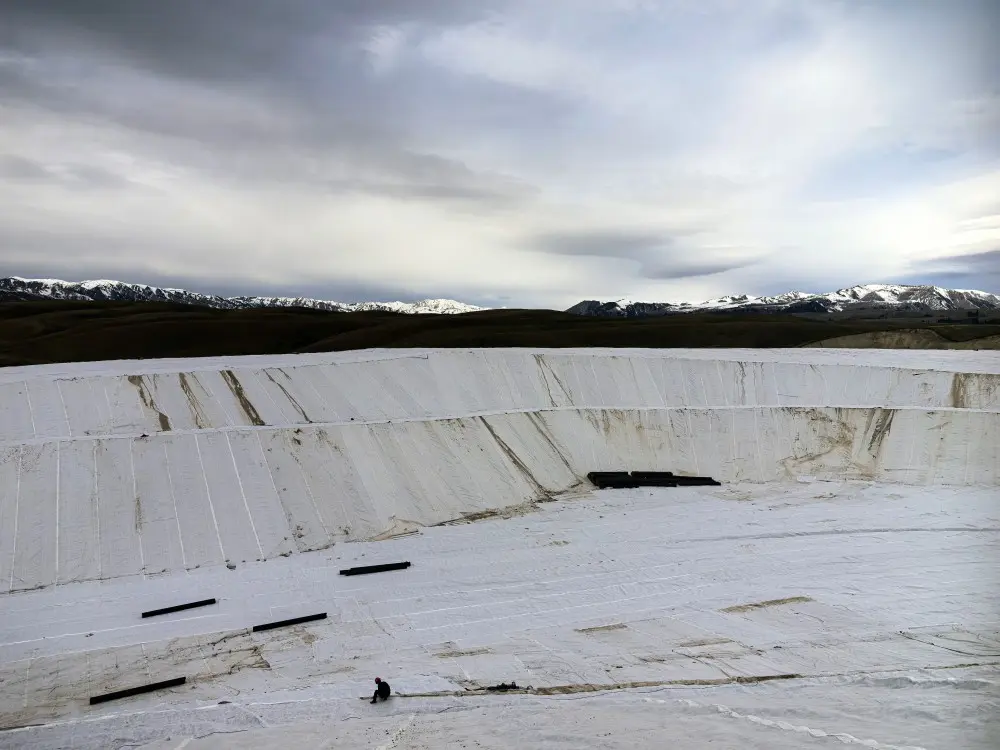 The reasons for adding a protective layer to geosynthetic membranes during construction (3).jpg