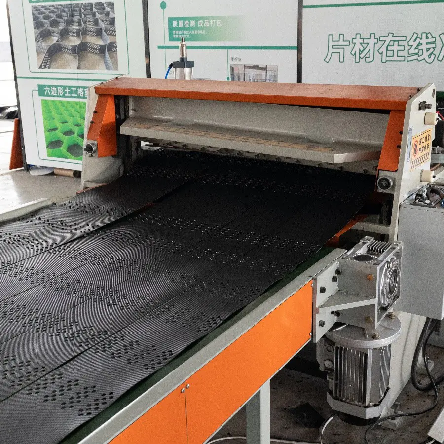 Gravel Grid Plastic Geocell for Soft Soil Steep Slope Protection  (3).jpg